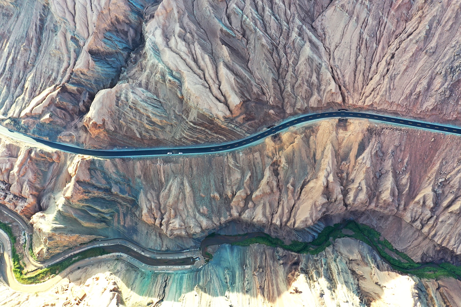 独库公路山谷线条